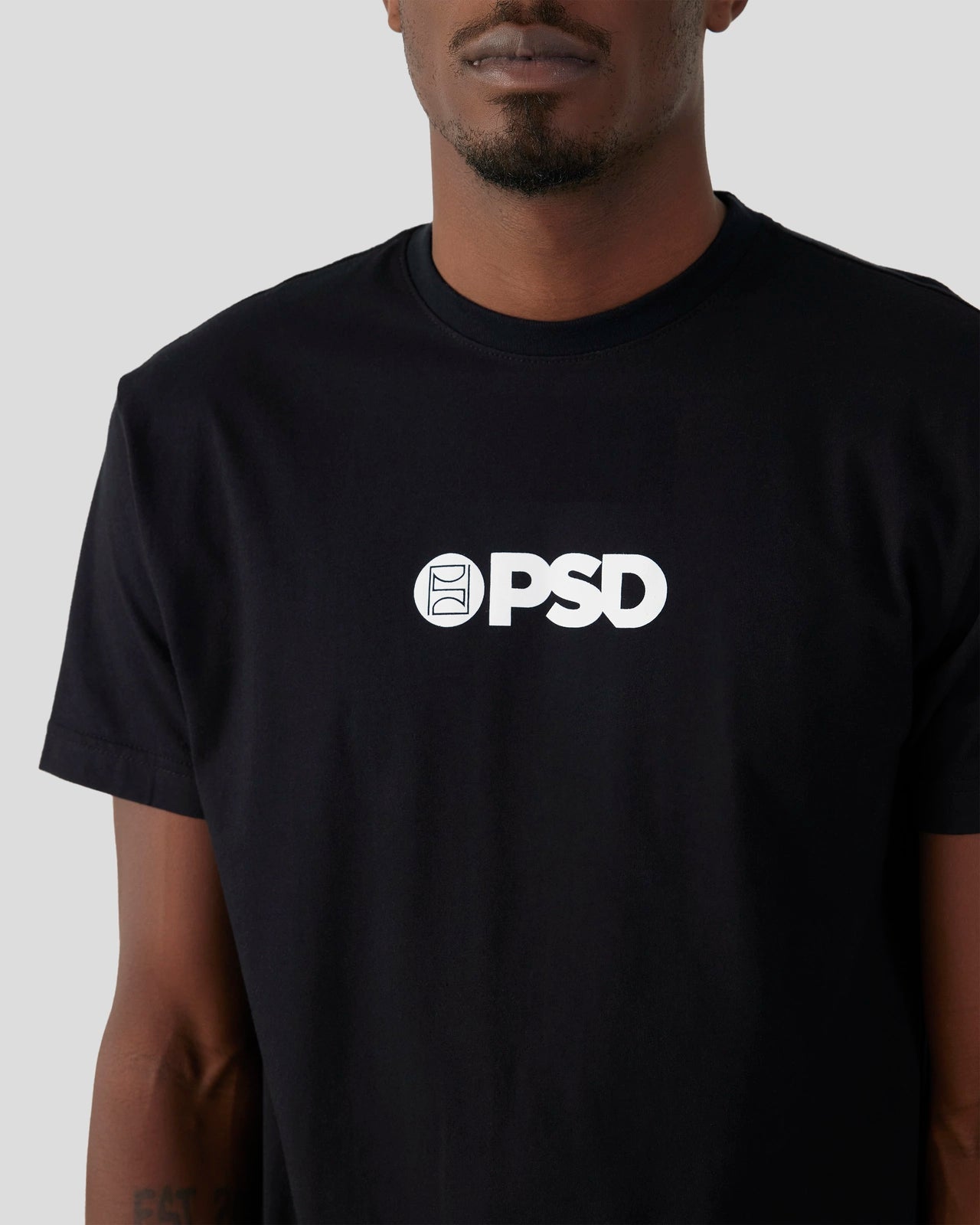 CORE LOGO TEE - BLACK - Image 3